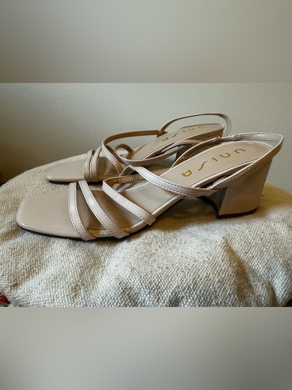 Unisa Women's Patented Leather Nude Strappy Block Heel Sandals 9.5 NWOT